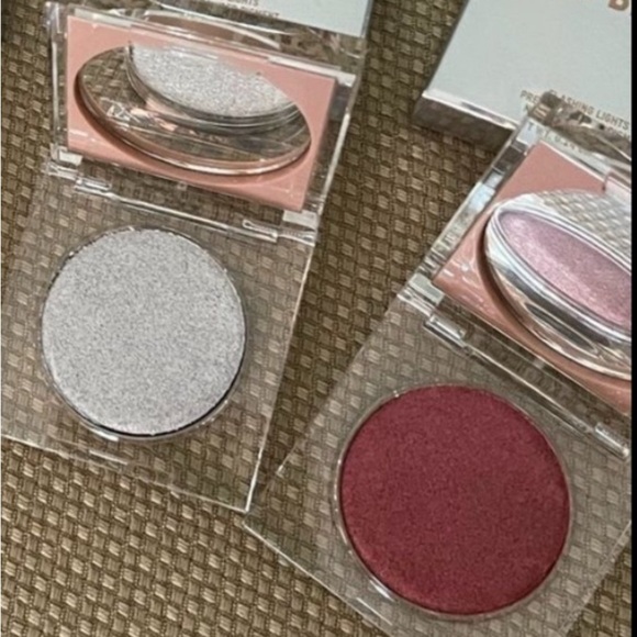 Kkw BEAUTY 2 pc compact Bundle Flashing Lights Mineral Pigments NIB Flashy Sold - Picture 6 of 8